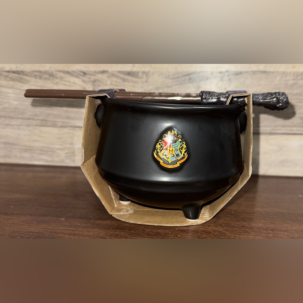 Harry Potter ramen set. The set includes a ceramic bowl & wand-shaped chopsticks